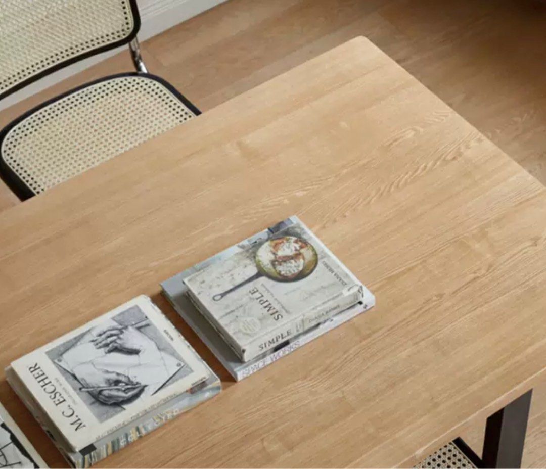 DARDEN Dining Table