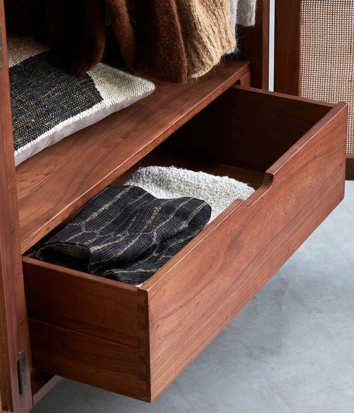 PETRONIUS Rustic Rattan Wardrobe