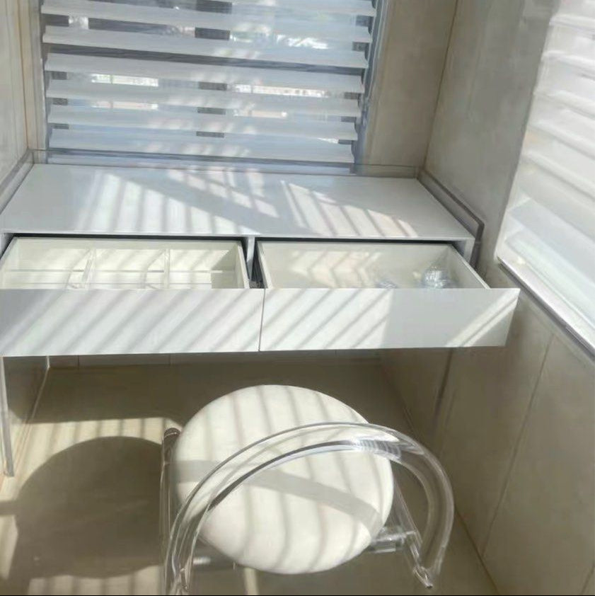 AKÈ Modern Vanity Table