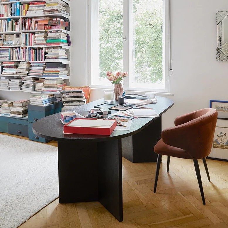CARLTON Dining Table