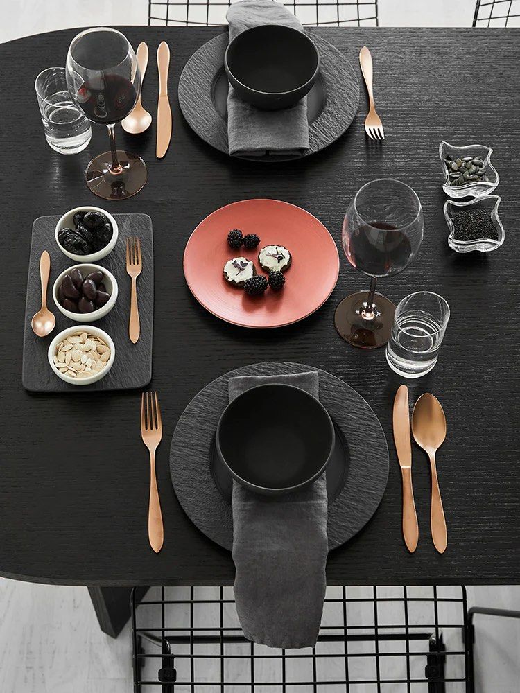 CARLTON Dining Table