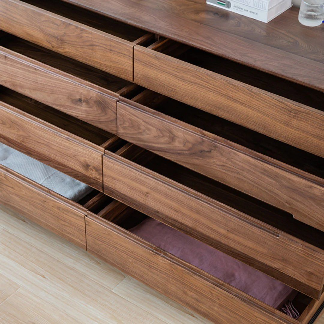 HODREA 8 Drawer Dresser