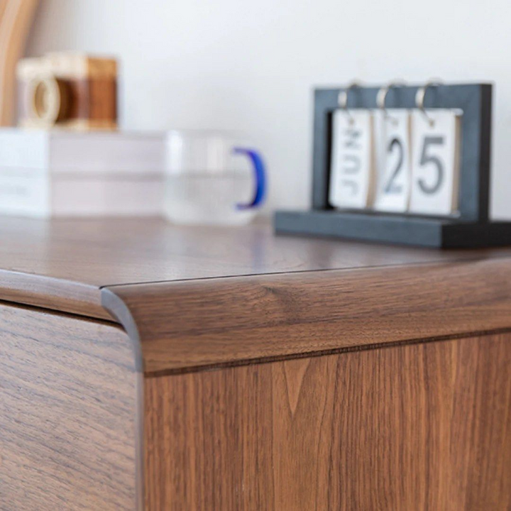 HODREA 8 Drawer Dresser