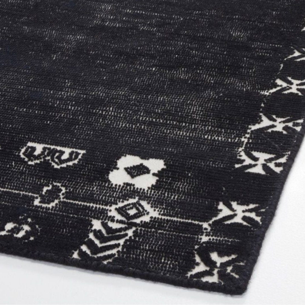 VINDO Black Rug
