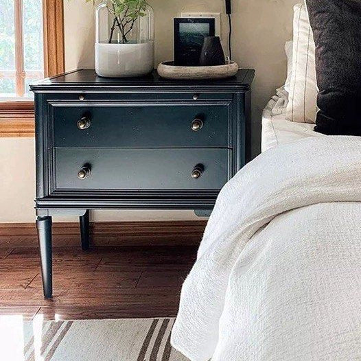 JODYN Vintage Bedside Table