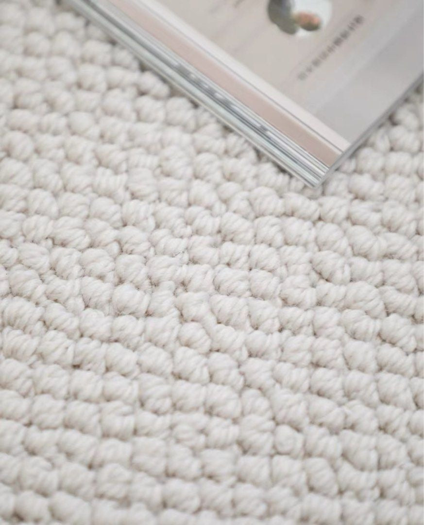 ERNIE Minimalist Round Wool Rug