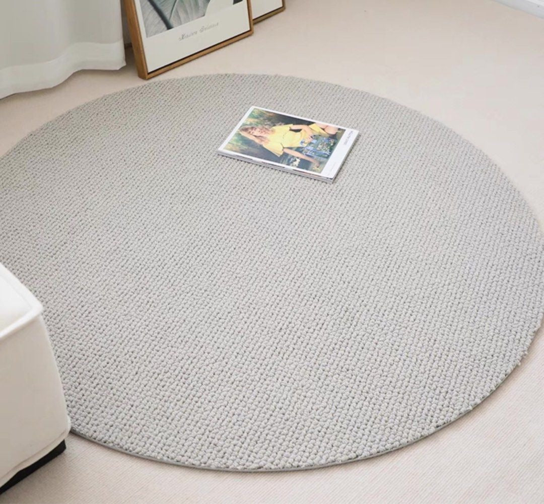 ERNIE Minimalist Round Wool Rug