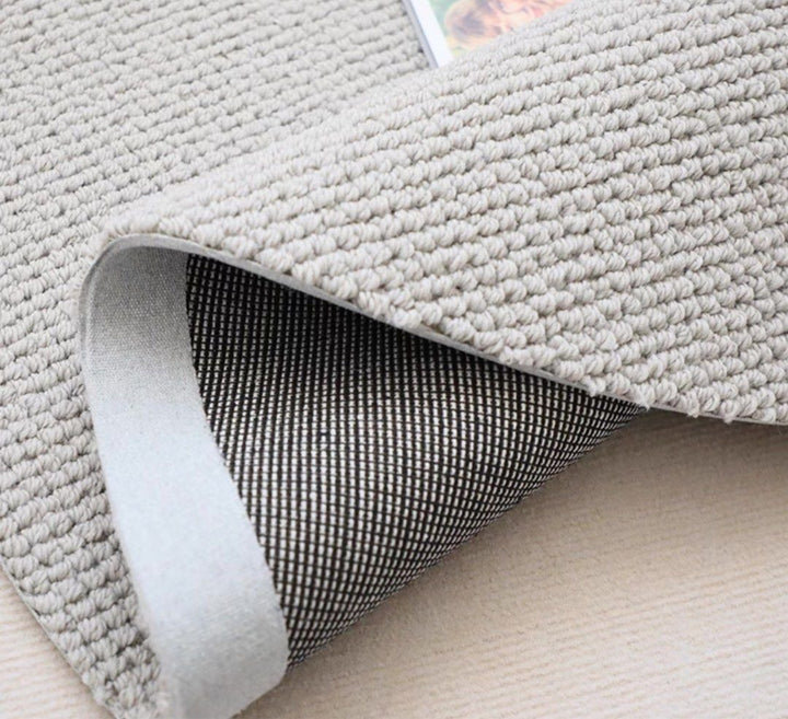ERNIE Minimalist Round Wool Rug