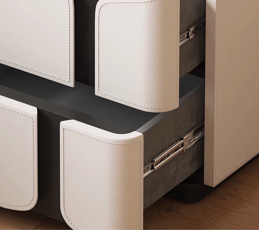 THOR Modern Saddle Leather Bedside Table