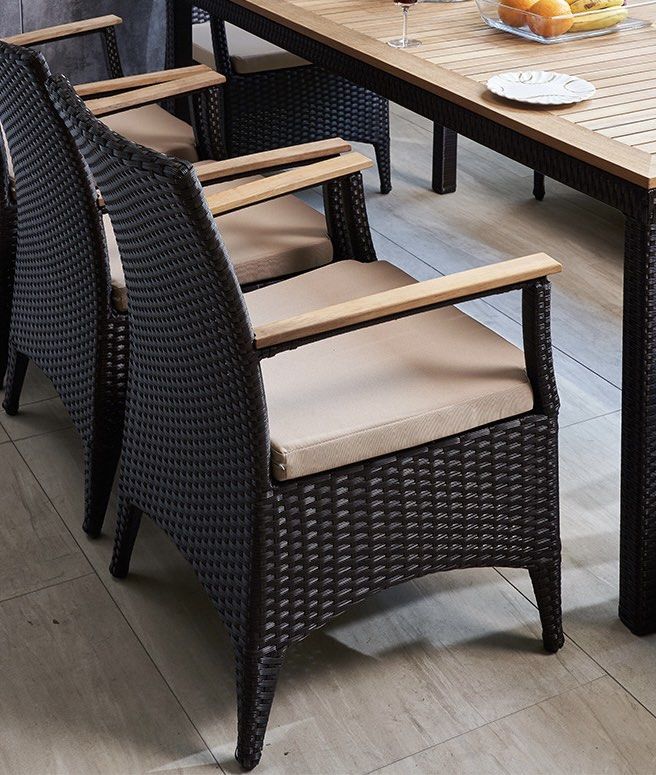 JAYVE Outdoor Dining Table & Chairs