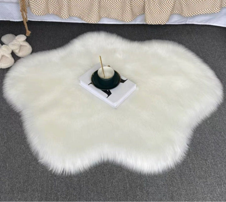TORS Fluffy Minimalistic Rug
