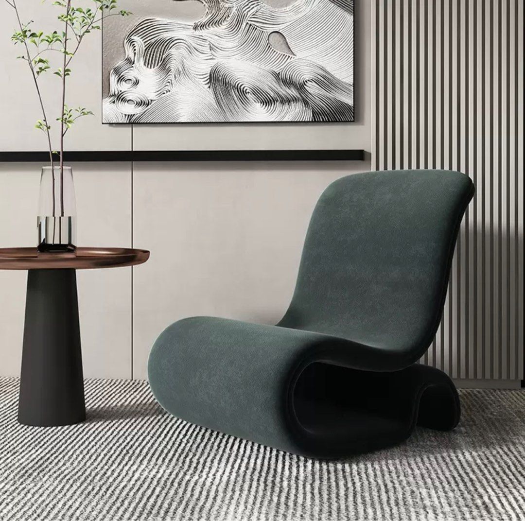HOLLIS Modern Lounge Chair