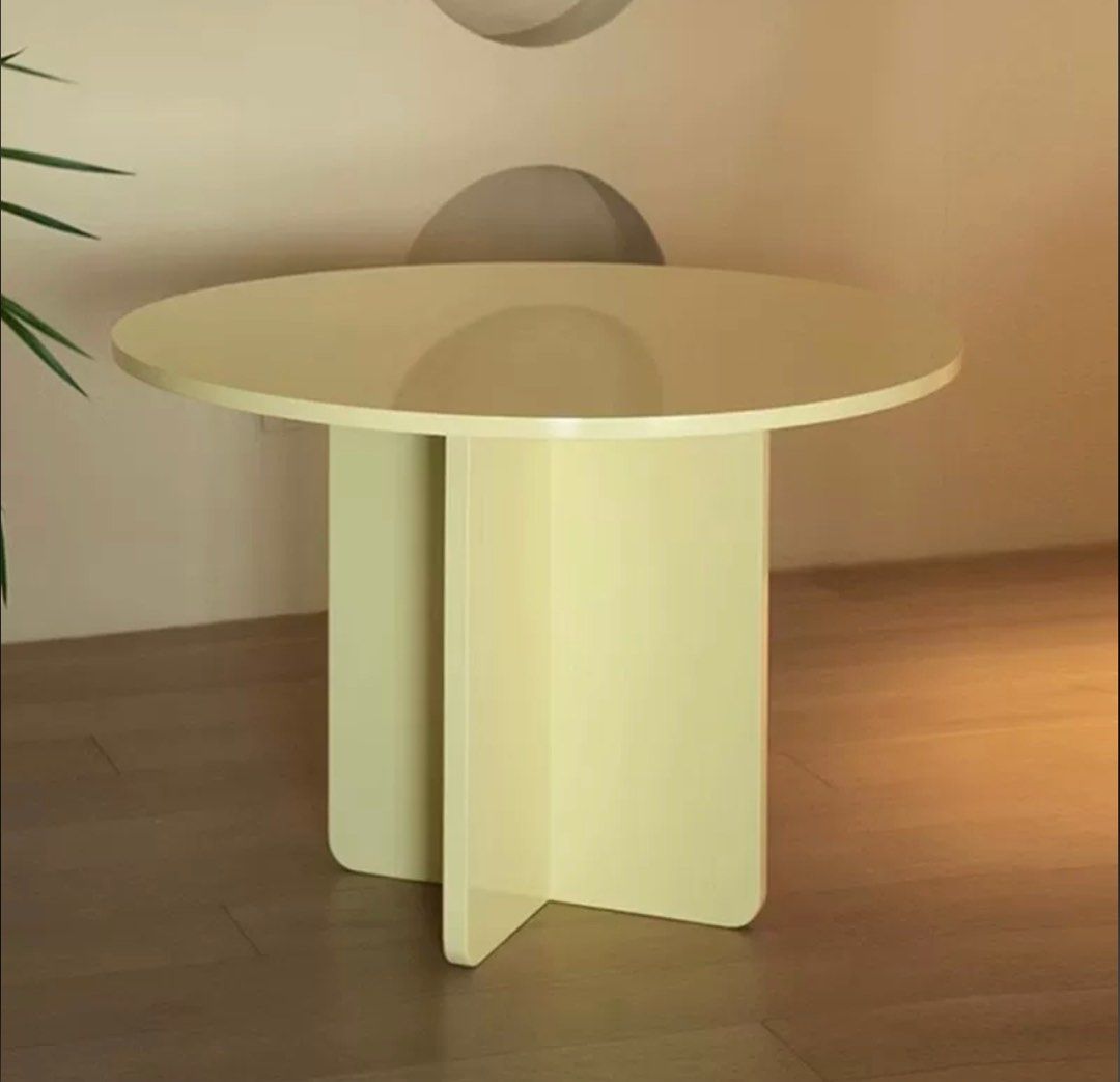 AUBREY Round Dining Table