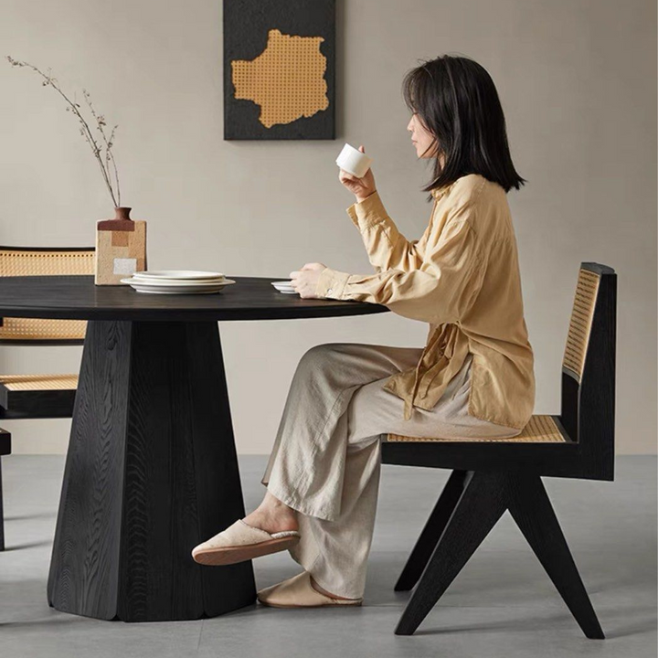 SELENE Modern Solid Wood Round Dining Table