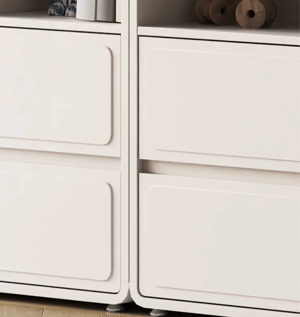 ISAC Modern Display Shelf
