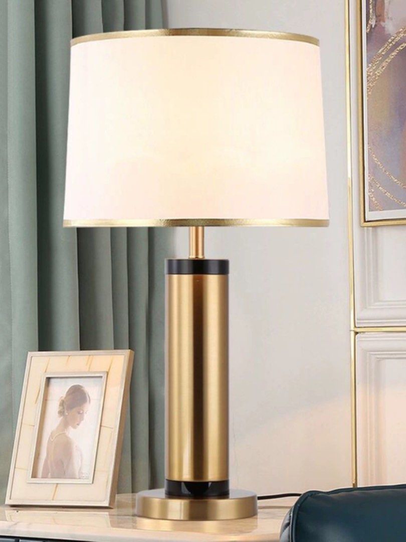TIZA Modern Table Lamp