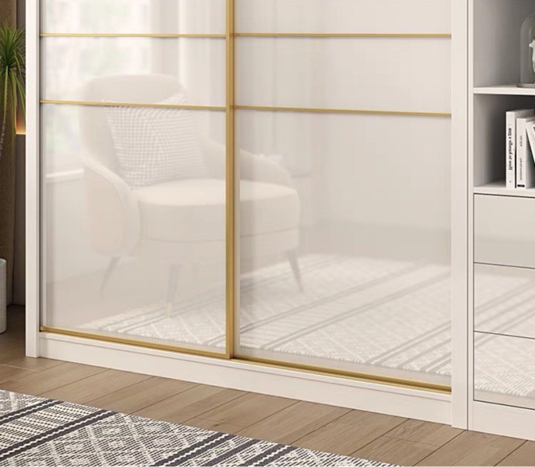 AUGUSTUS Modern Wardrobe
