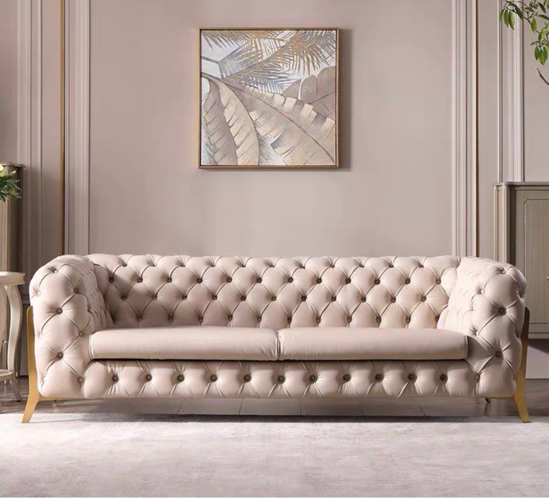ALVERIS Luxurious Chesterfield Sofa