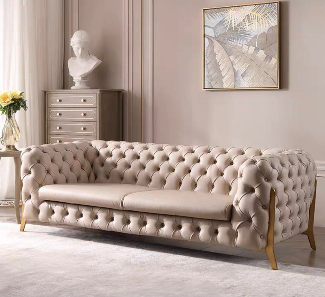ALVERIS Luxurious Chesterfield Sofa