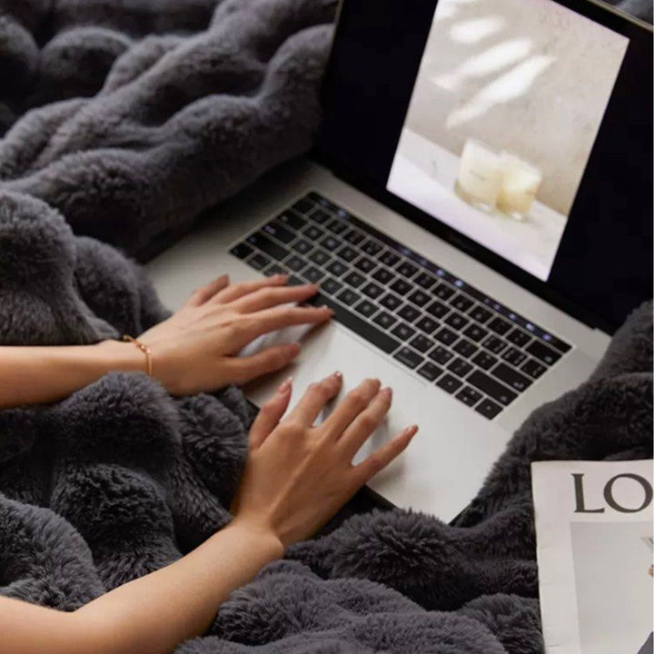 VOLKE Minimalistic Sofa/Bedroom Blanket