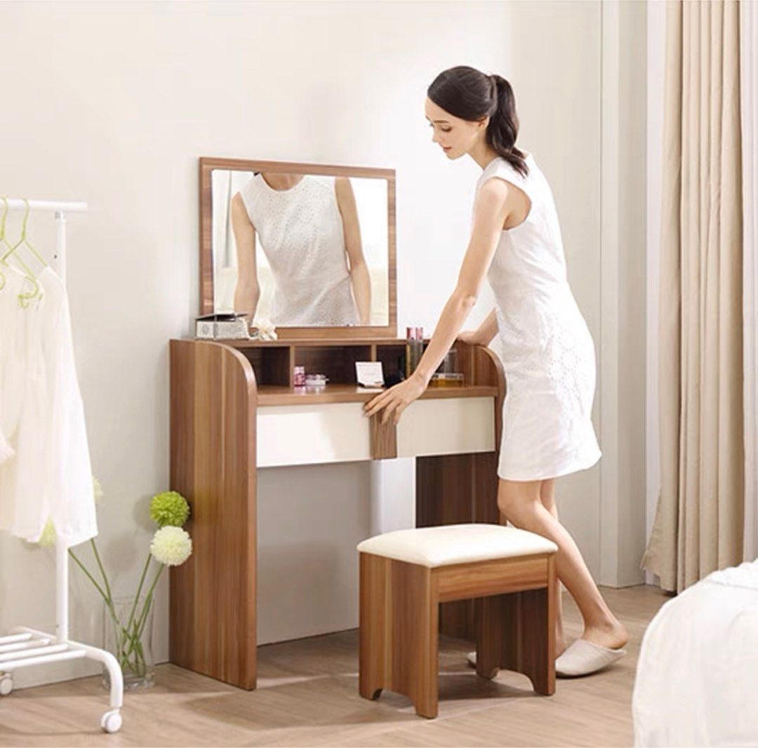 WYRA Modern Vanity Set