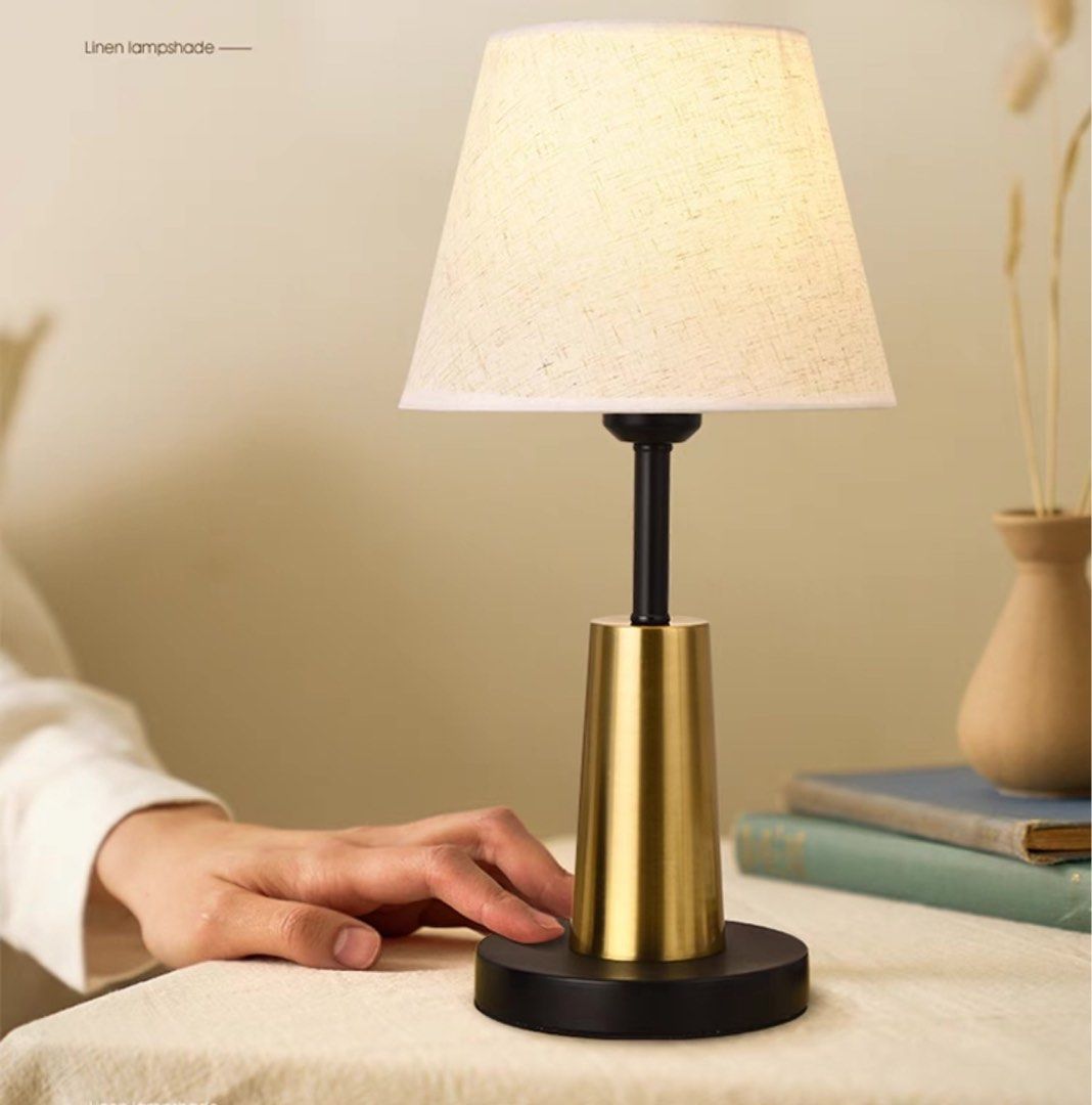 YANGS Modern Table Lamp
