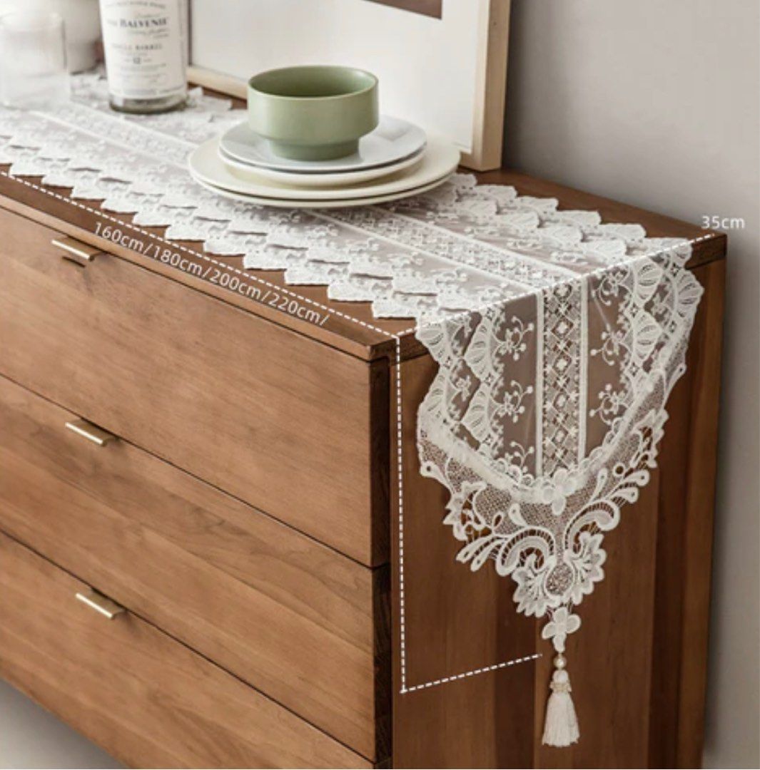 ZANN Lace Table Runner