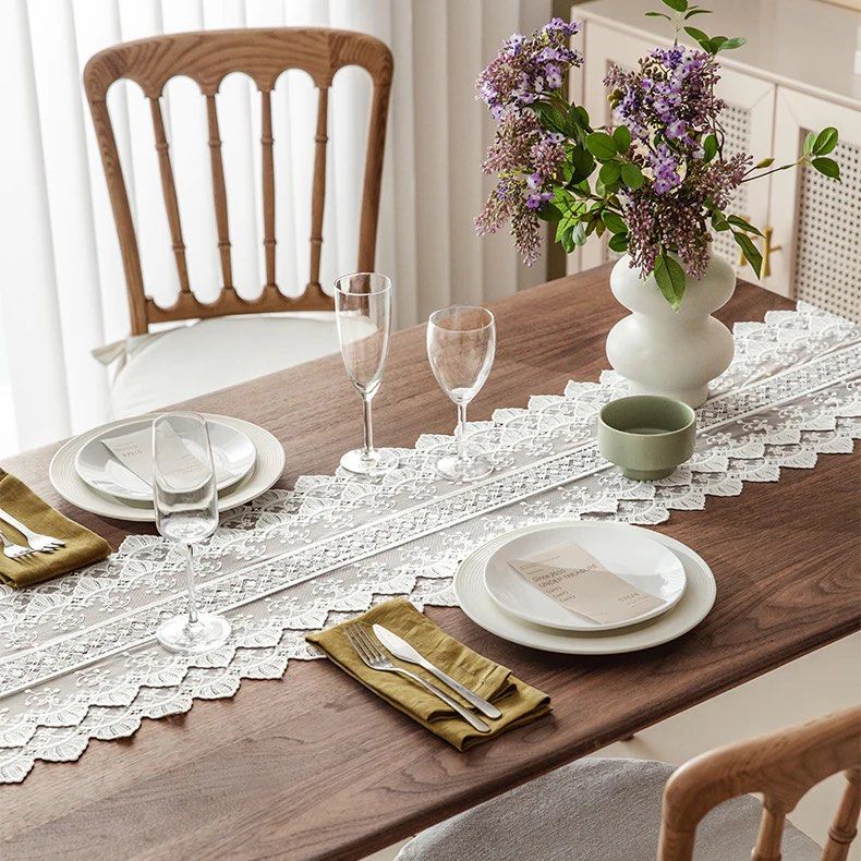 ZANN Lace Table Runner
