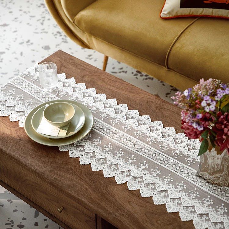 ZANN Lace Table Runner