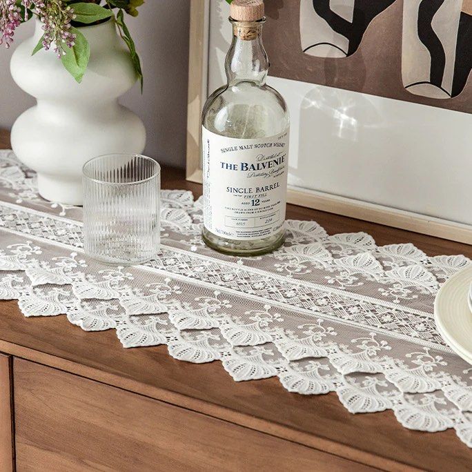 ZANN Lace Table Runner