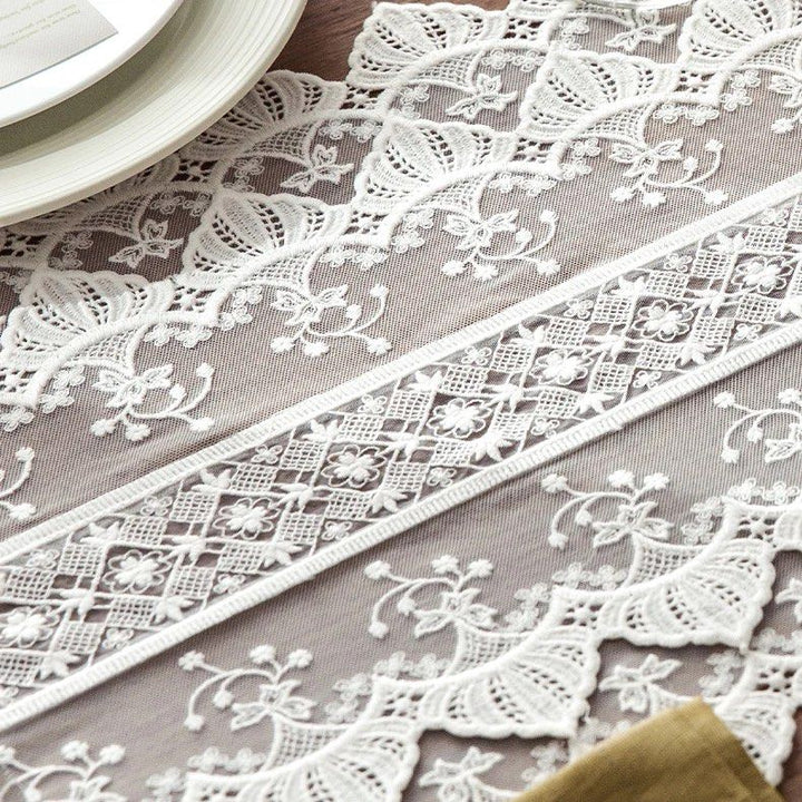 ZANN Lace Table Runner