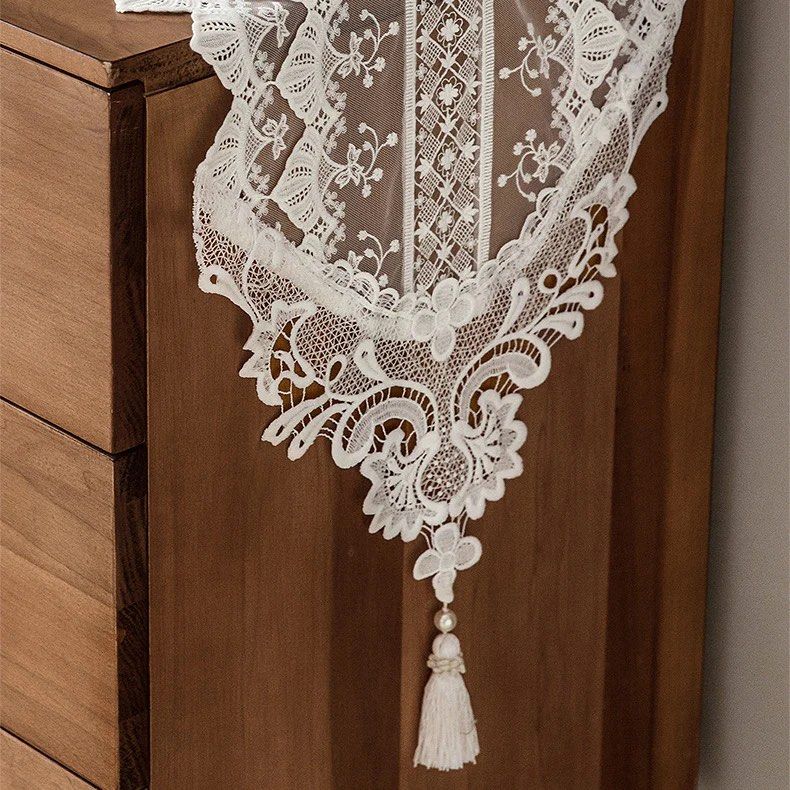 ZANN Lace Table Runner