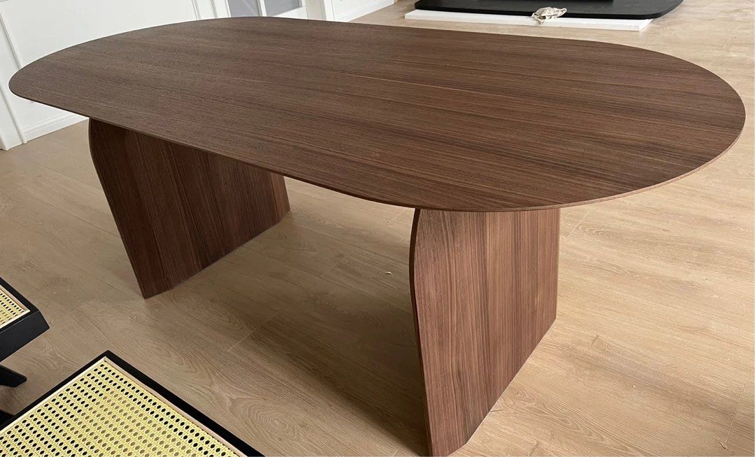 AUSTON Wood Dining Table